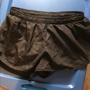 Athletic shorts with liner